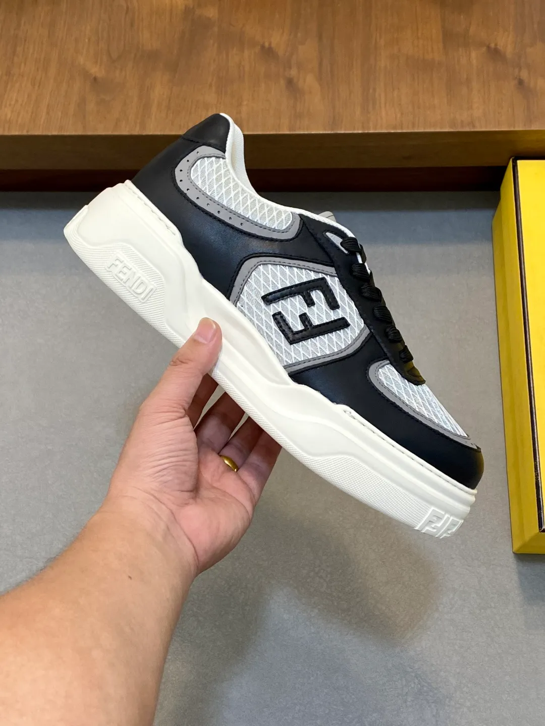 💰780 [FENDI] Fendi - high-end quality original order 🔍🔍🔍 casual sports shoes - Upper: 🔝 Nappa calfskin spliced breathable mesh injection molded brand logo plastic module - Lining: brand canvas - Outsole: ultra-light T men's shoes 💰R foam rubber; molded outsole - Ultra-high quality control · Fine workmanship: highlighted (high-end · extravagant · grade) -Size: 39-44 (38, 45, can be customized)